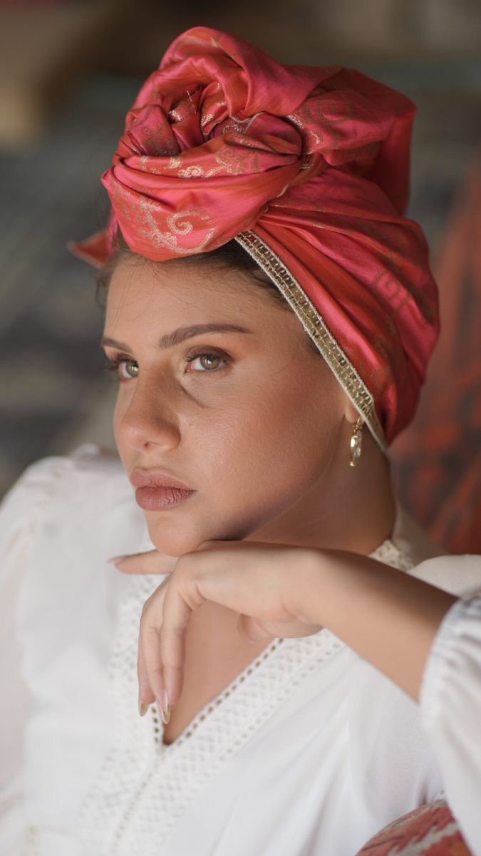 מטפחת בצבע קורל