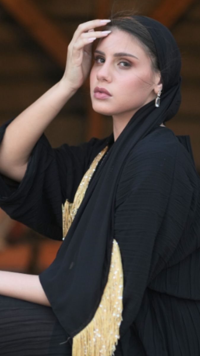 מטפחת לונג שיפון שחורה עם פרנזים מוזהבים