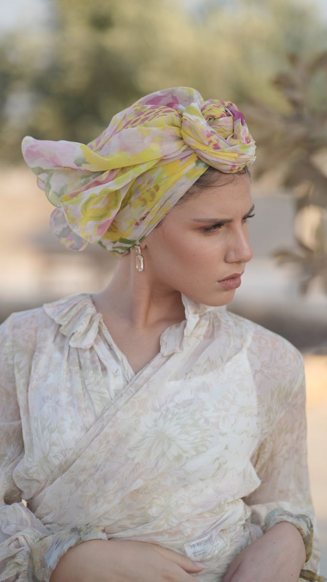 מטפחת צעיף בהדפס פרחונית בגווני ורוד, צהוב וירוק