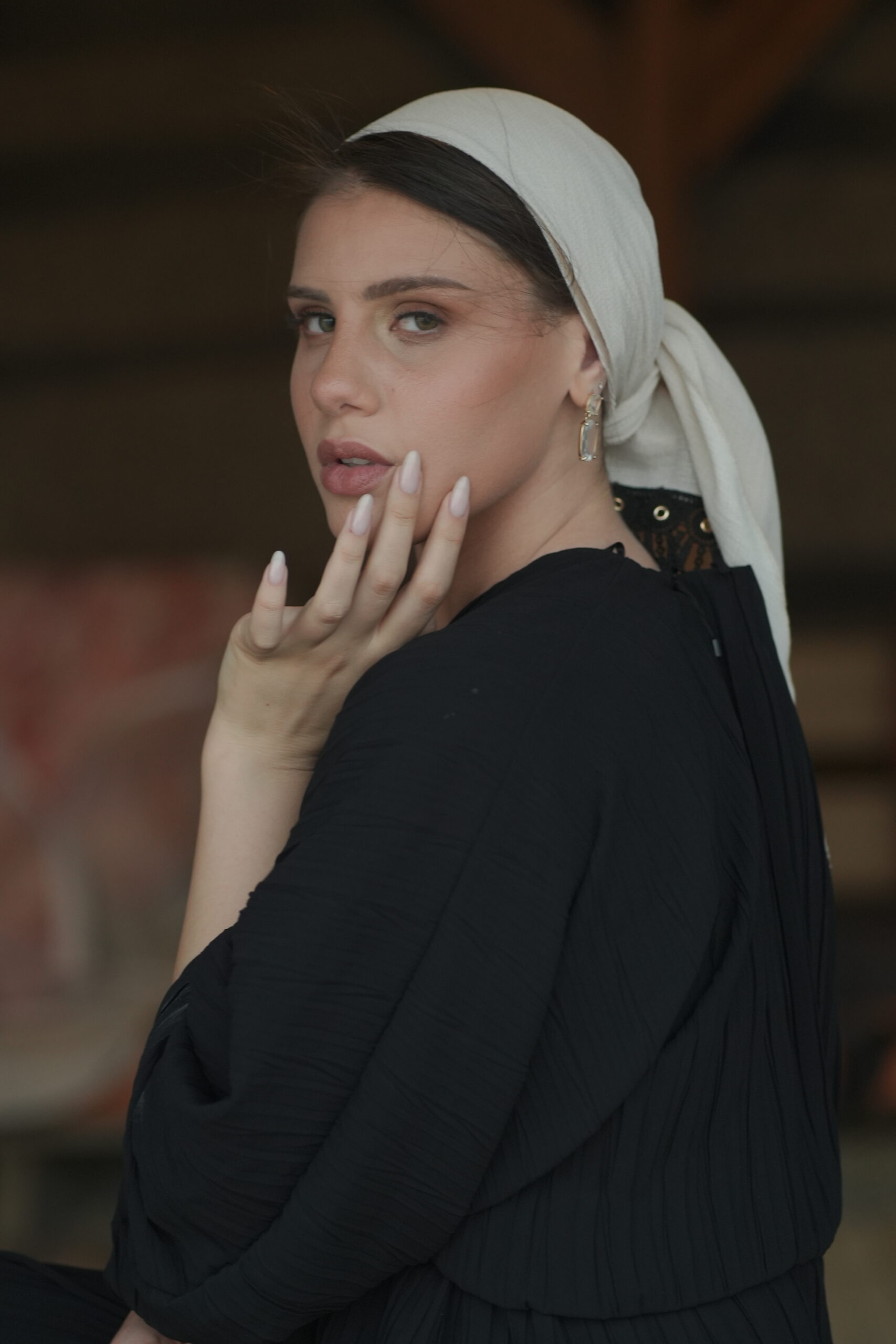 מטפחת משולש דמוי פשתן בז עם פרנזים