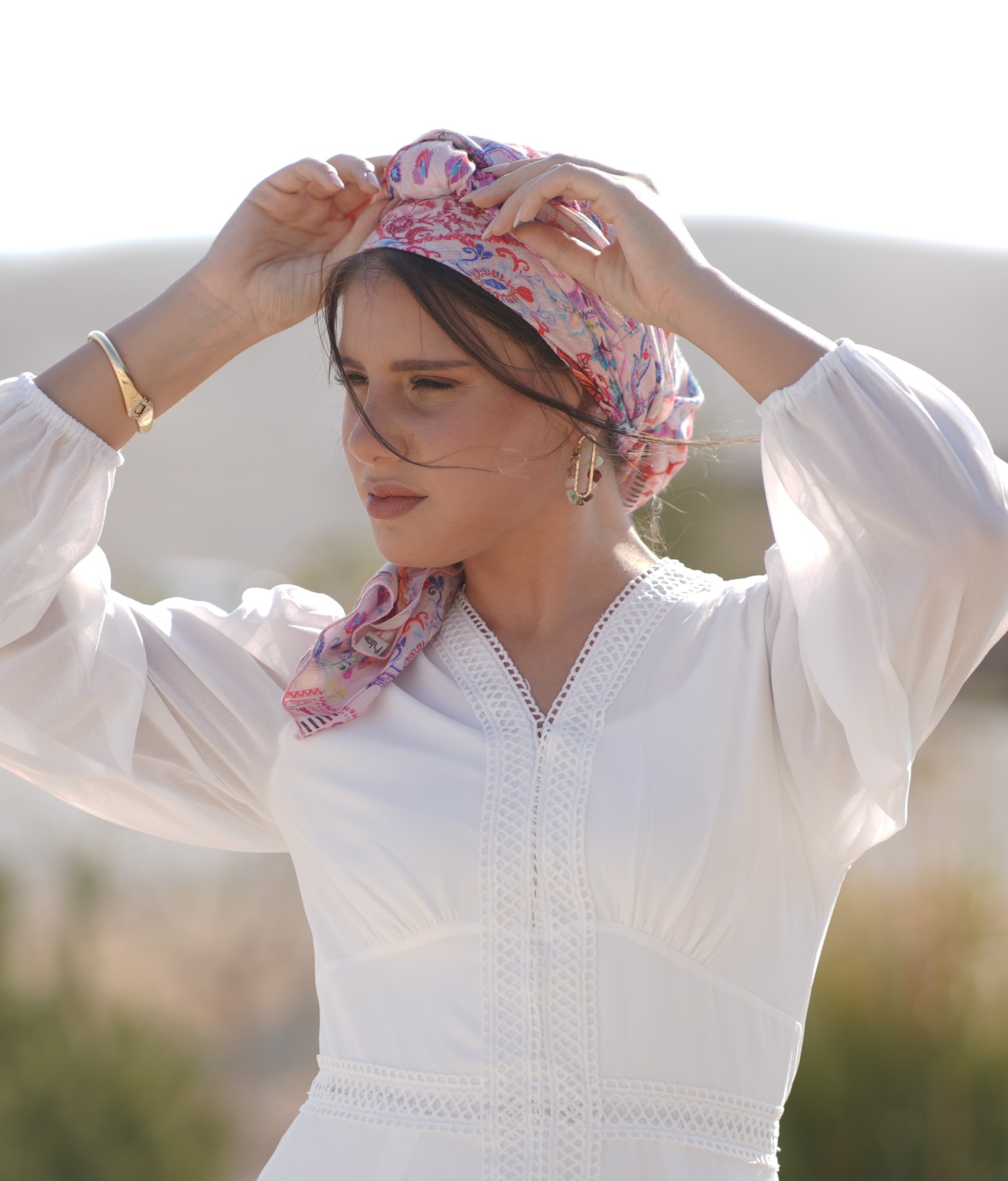 מטפחת משולש או מרובעת עם הדפס בוהו פרחוני