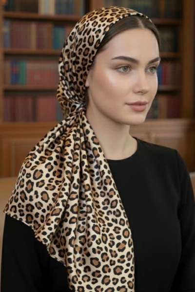 מטפחת סאטן בהדפס נמר