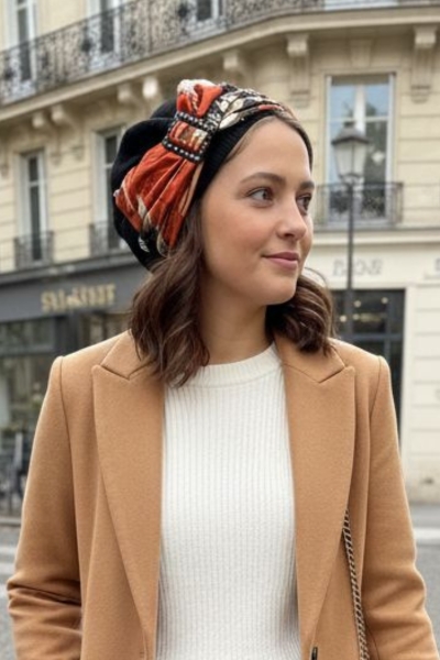 ברט בסיס שחור עם אפליקציה אדום