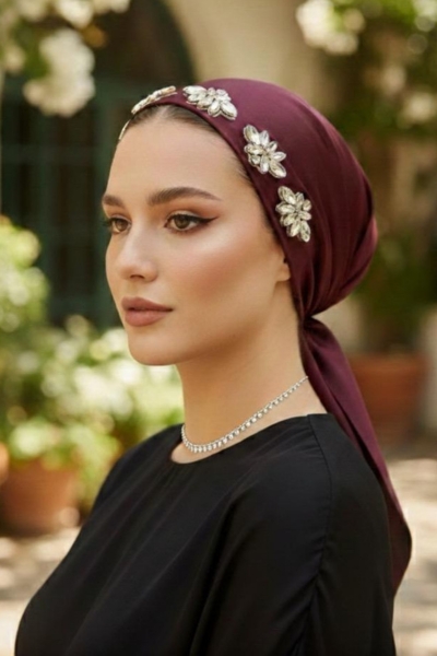 מטפחת משולש בעיצוב קריסטלים