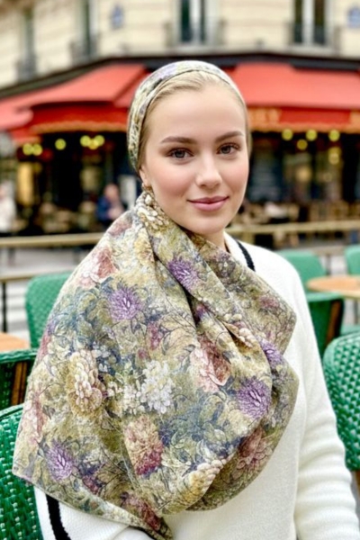 מטפחת עם הדפסים פרחונית