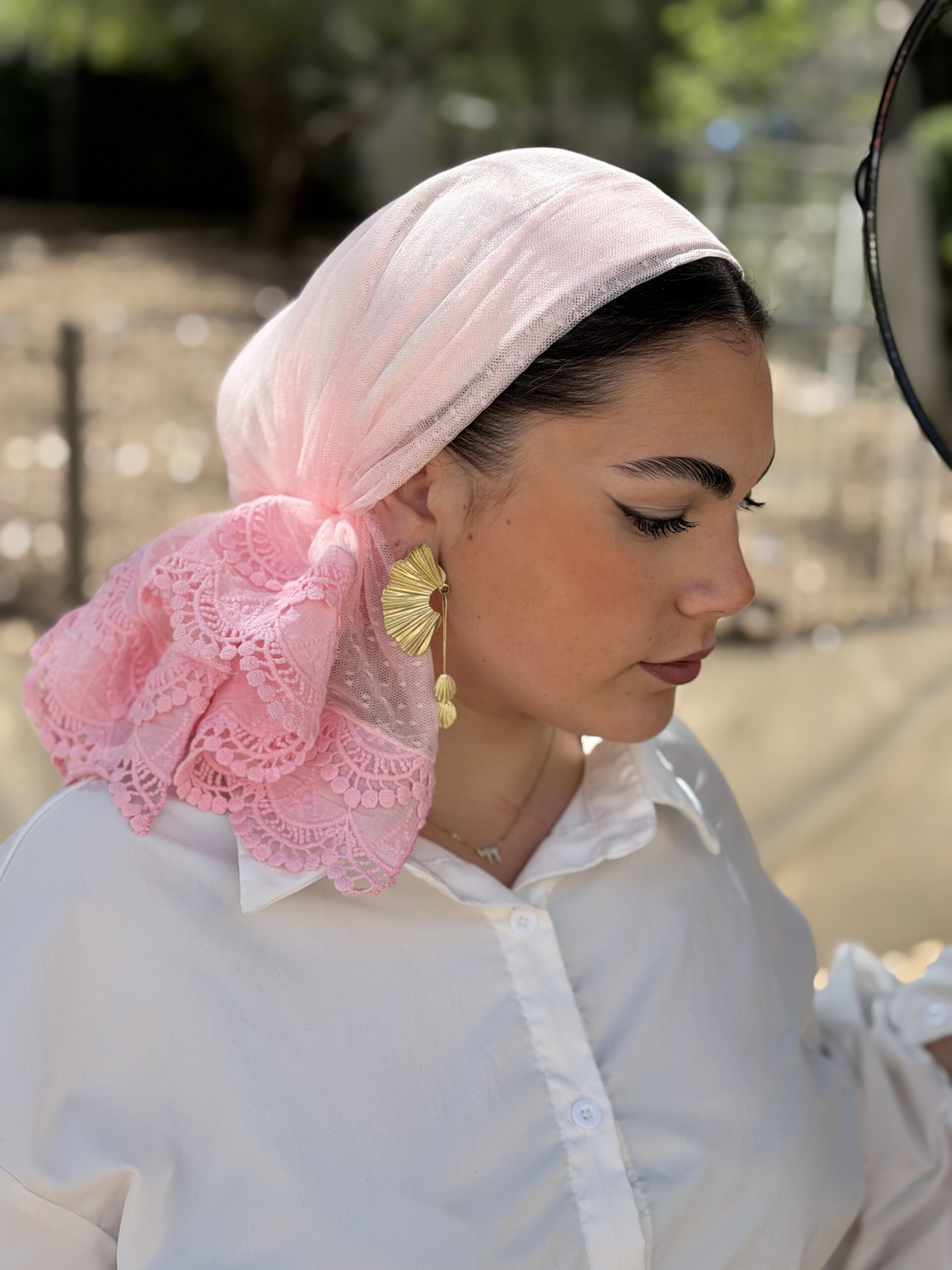 מטפחת ערב ורודה ז'בוט טול ותחרה