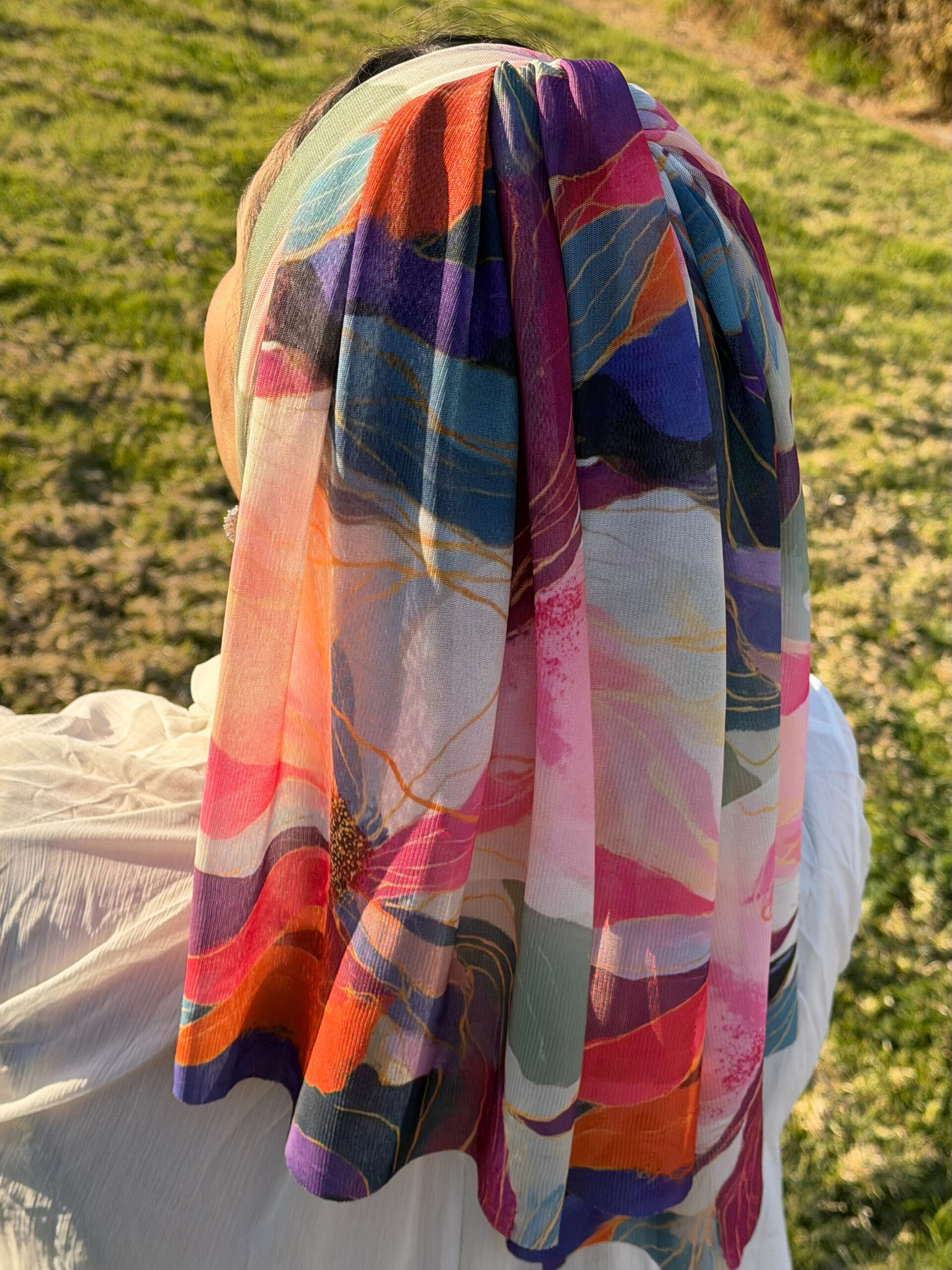 מטפחת לונג פרחונית שיפון לייקרה אדומה וצבעונית