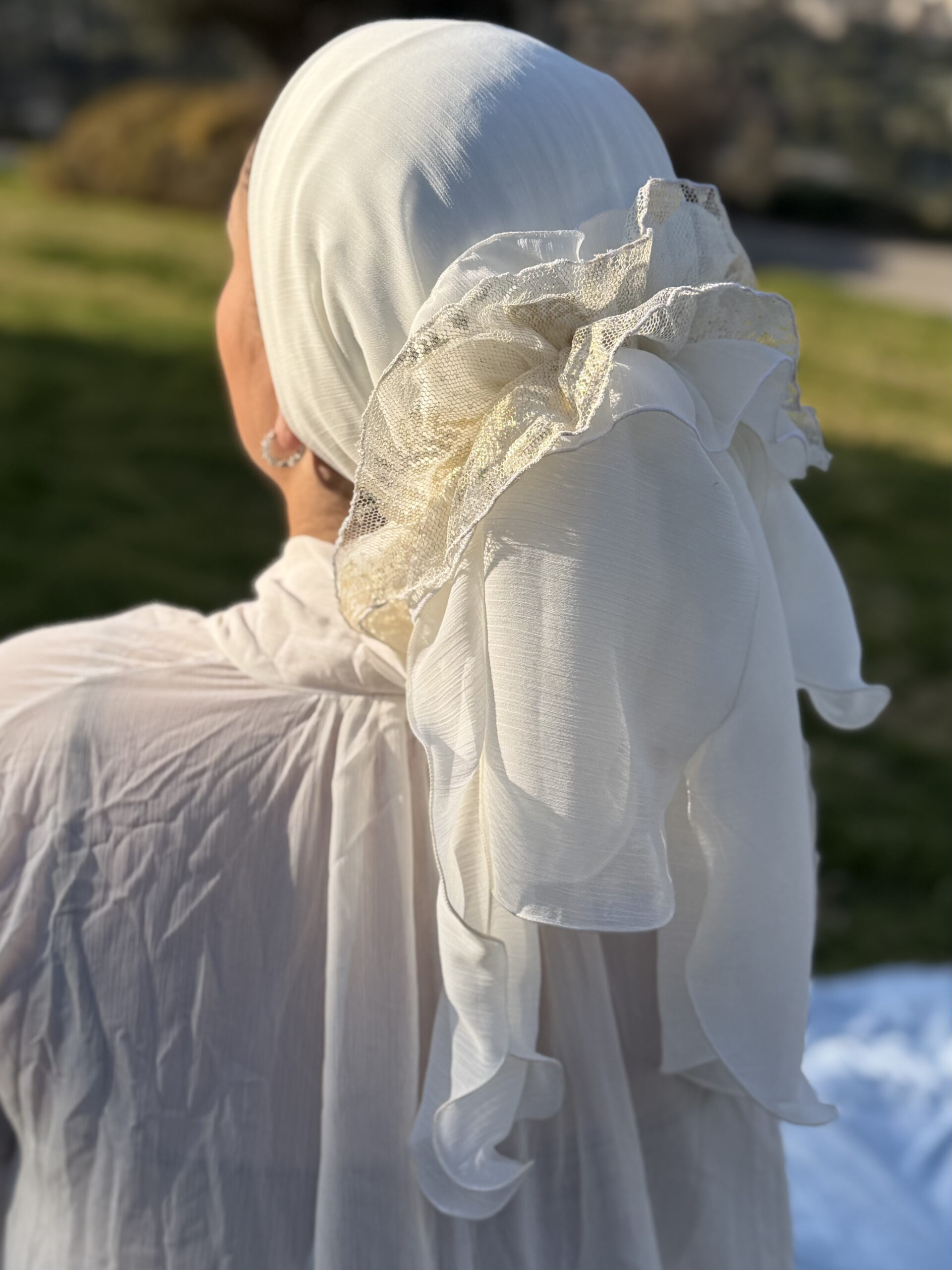 סרט תחרה ושיפון סמוק לבן וזהב (לא כולל המטפחת הלבנה)