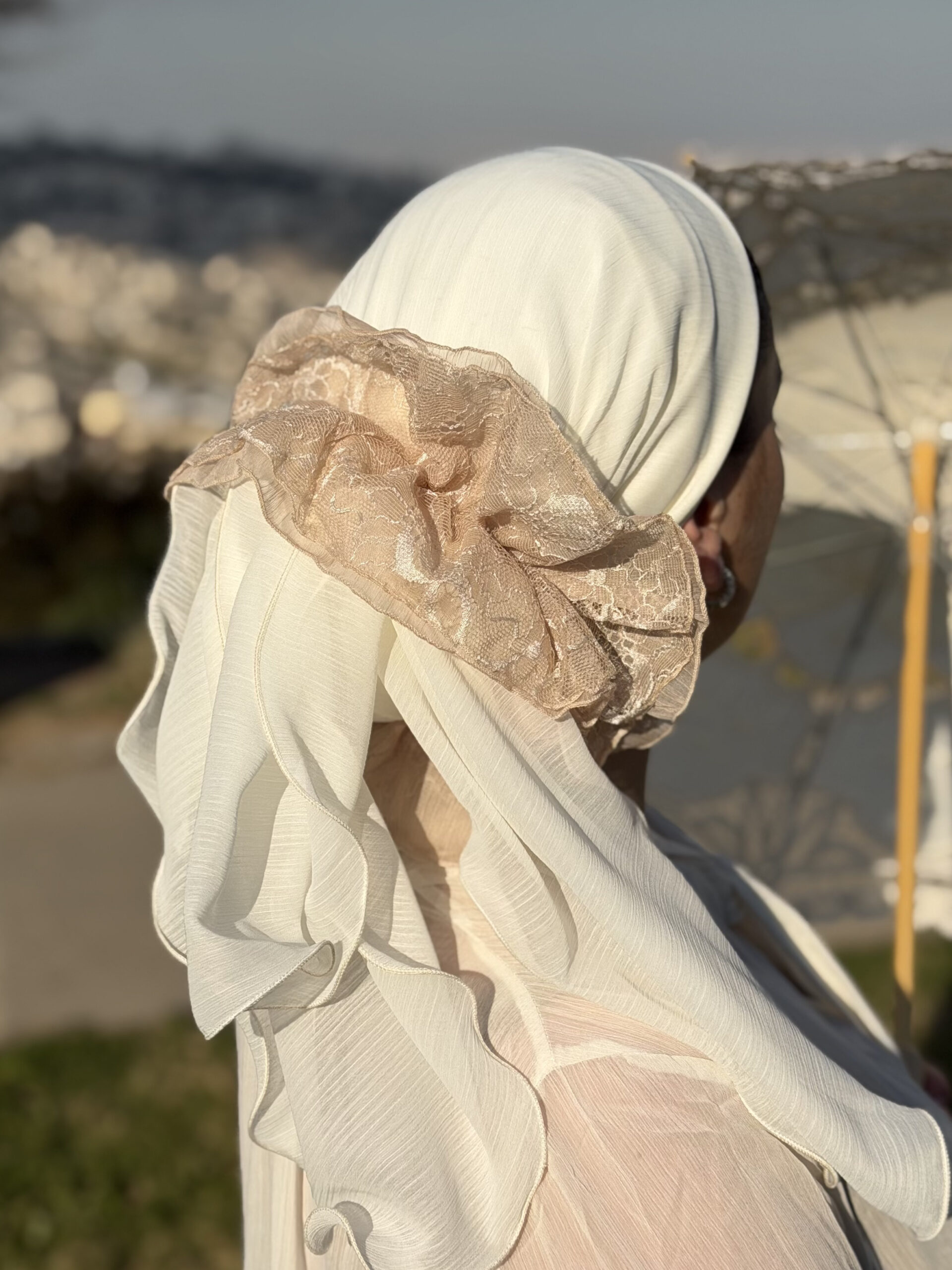 סרט תחרה ושיפון סמוק ניוד (לא כולל המטפחת הלבנה)