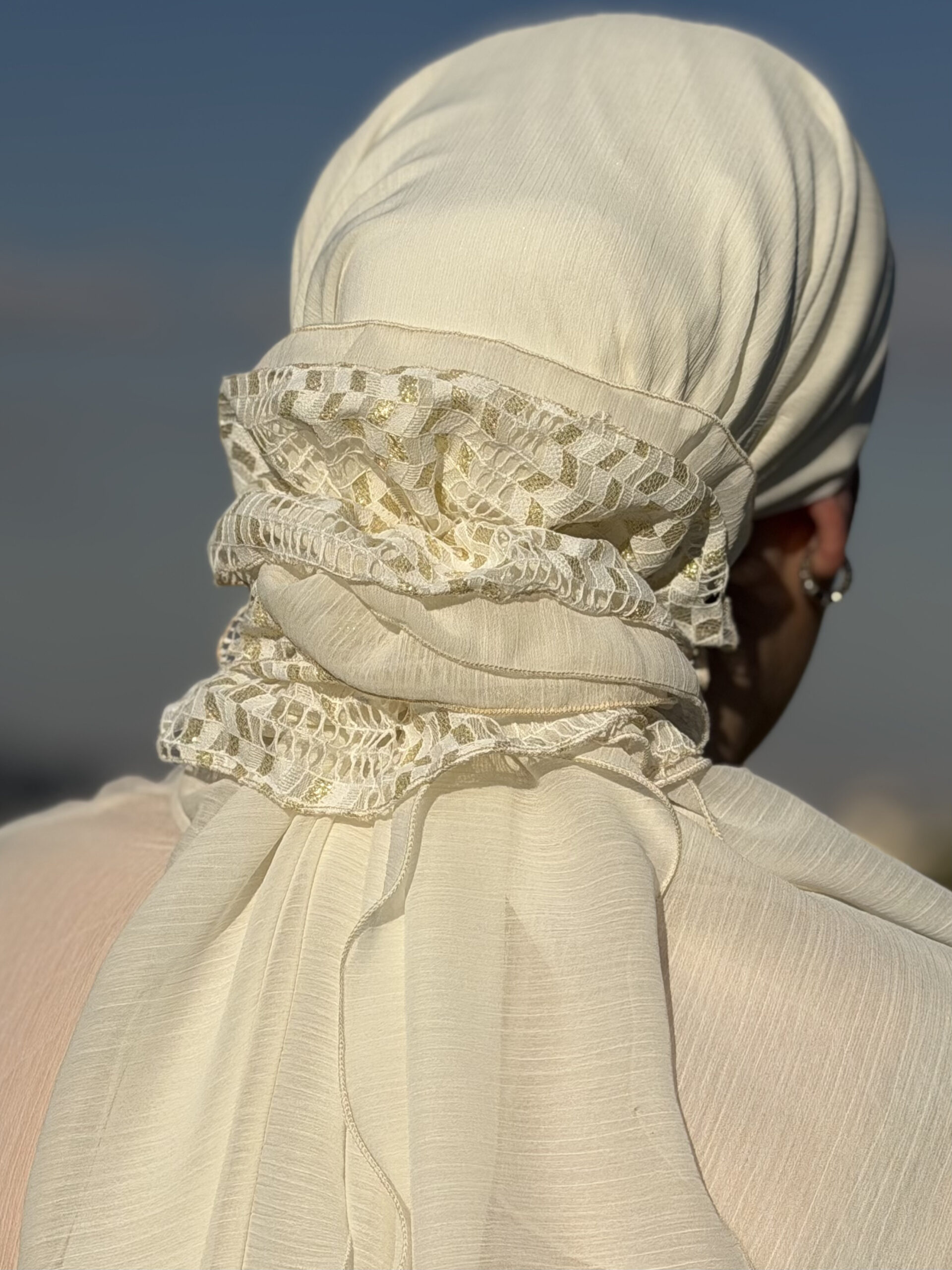 סרט משובץ ושיפון סמוק לבן וזהב (לא כולל המטפחת הלבנה)