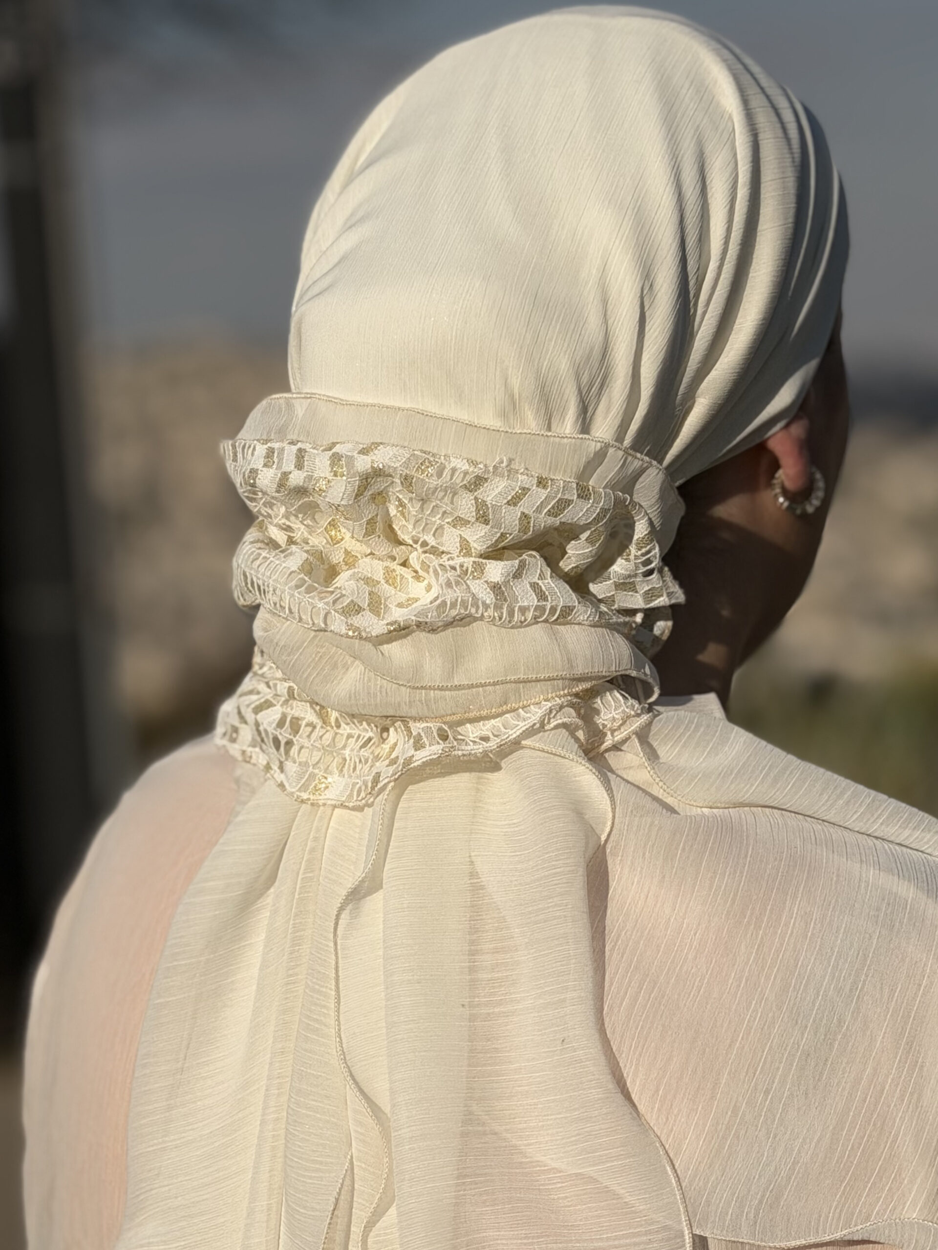 סרט משובץ ושיפון סמוק לבן וזהב (לא כולל המטפחת הלבנה)