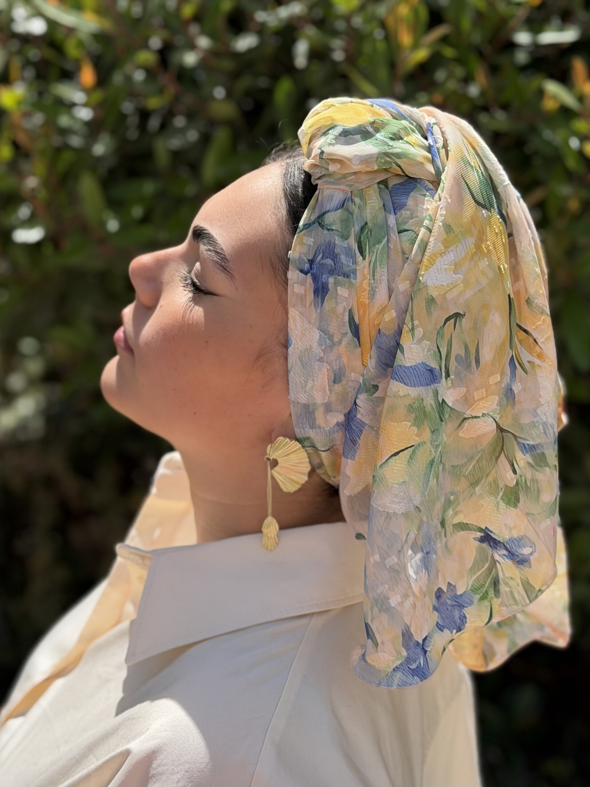 מטפחת פרחונית צהוב כחול וירוק עם/ בלי קריסטלים