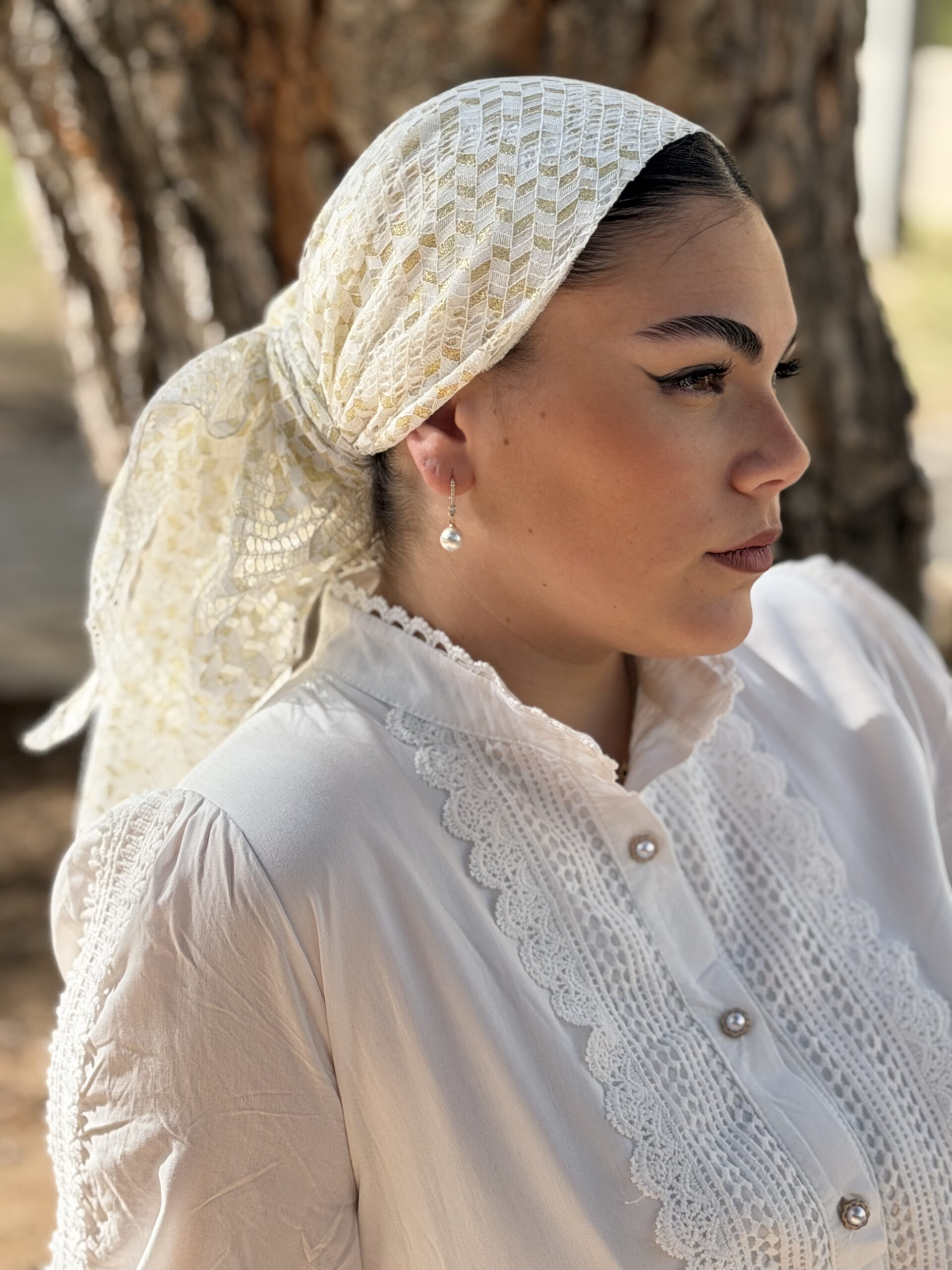 מטפחת תחרה משובצת לבן וזהב משולש או מלבן