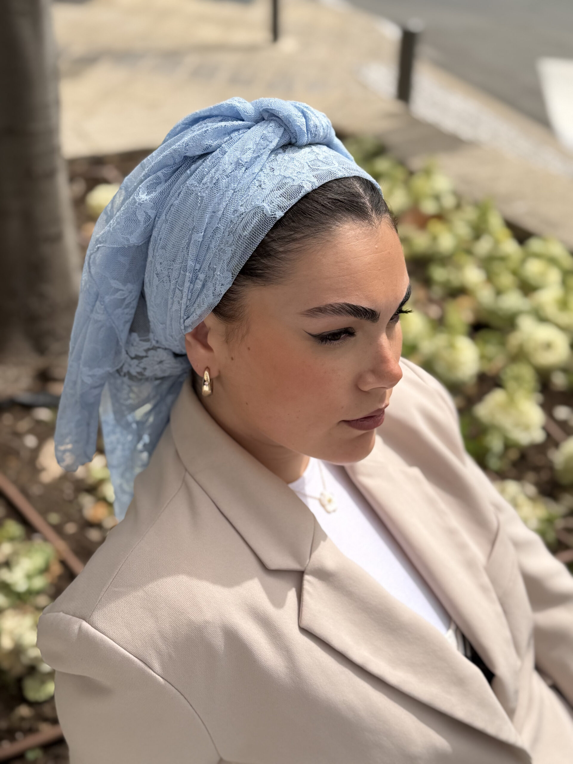 מטפחת משולש ארוך תחרה כחול בהיר