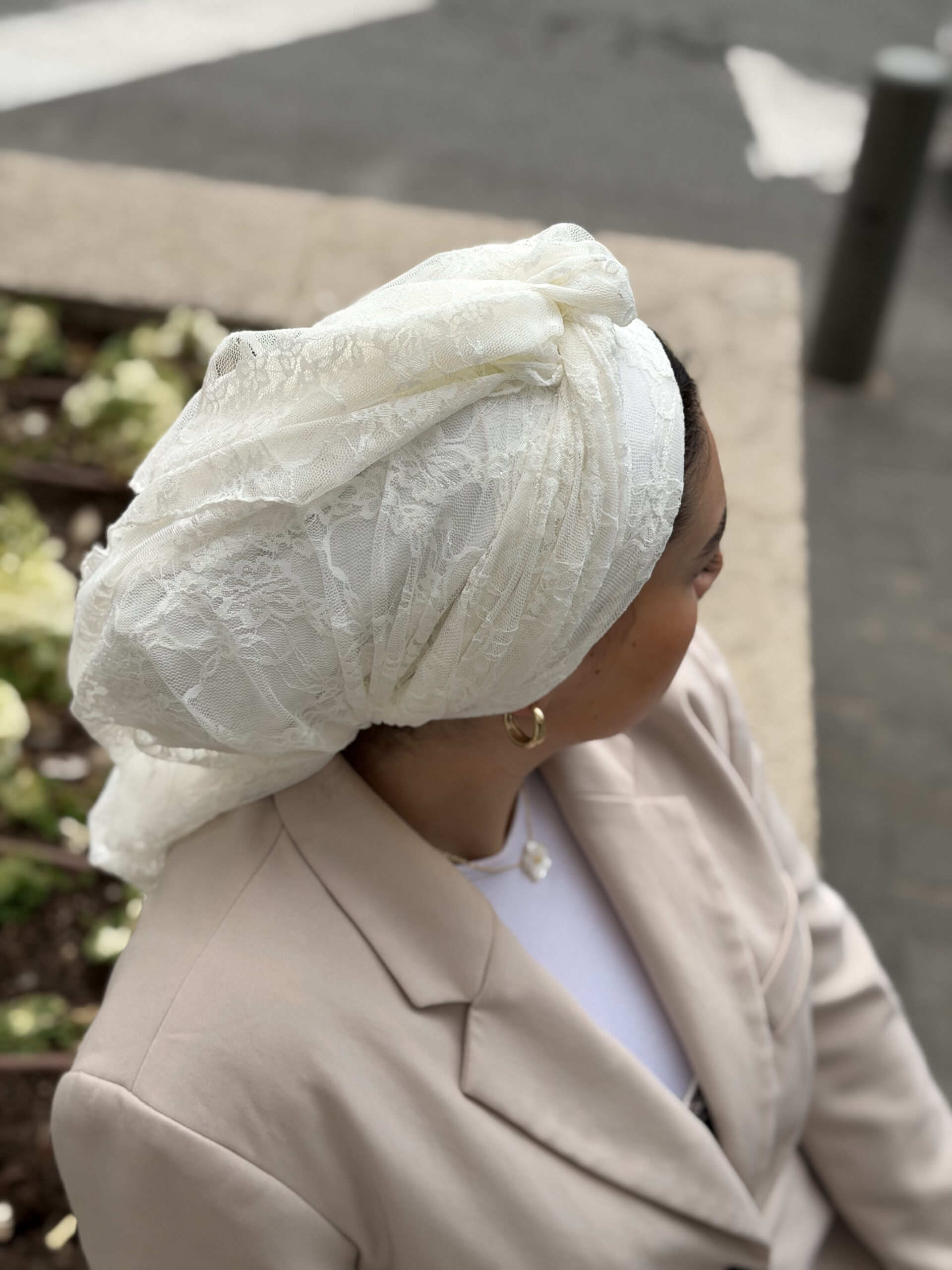 מטפחת משולש ארוכה תחרה לבנה