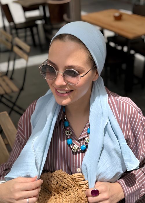 מטפחת מוכנה ללבישה בקליק דמוי פשתן תכלת