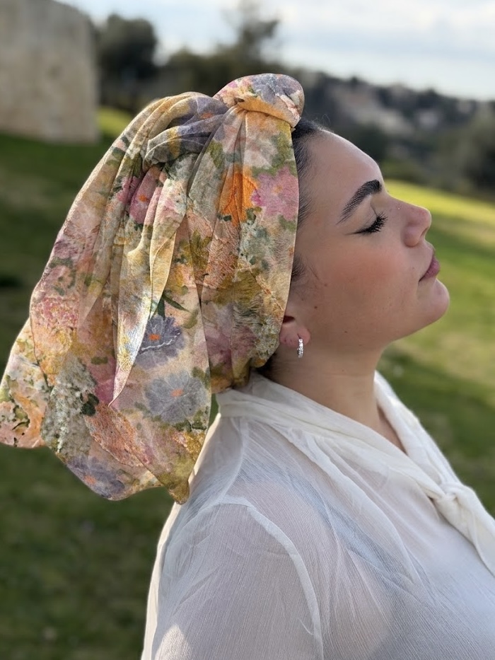 מטפחת מודפסת צהובה פרחונית צבעונית