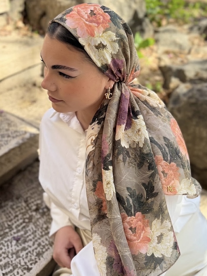 מטפחת ניטים ירוקה כהה מודפסת פרחונית צבעונית