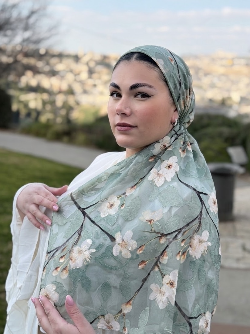 מטפחת ירוקה מודפסת פרחונית