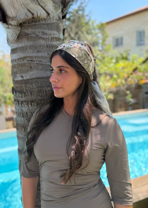 מטפחת משולשת מודפסת אפור חקי