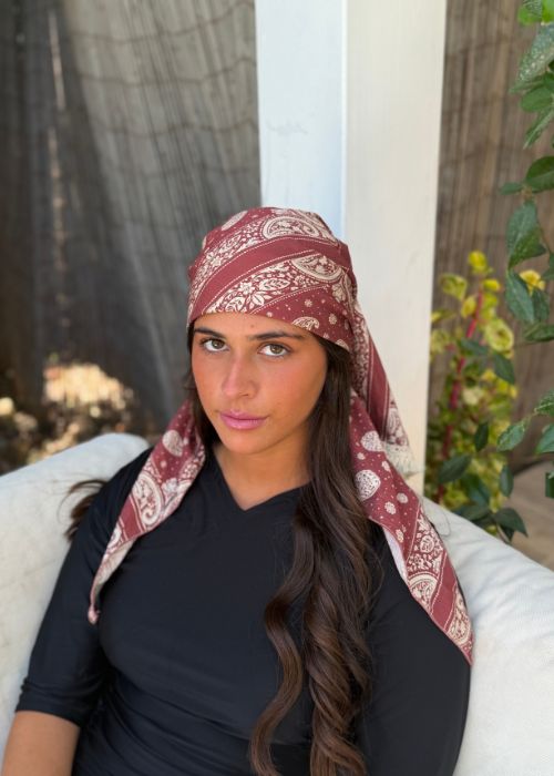 מטפחת משולשת בנדה בורדו ובז'