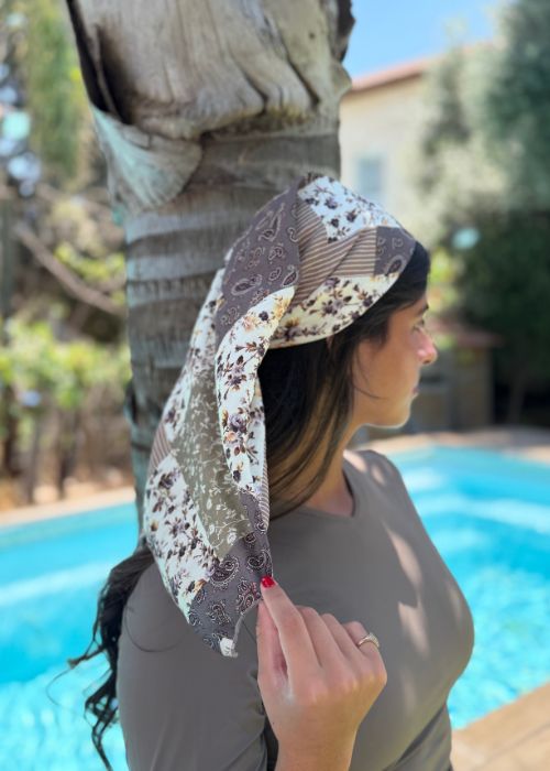 מטפחת משולשת מודפסת אפור חקי – תמונה 5