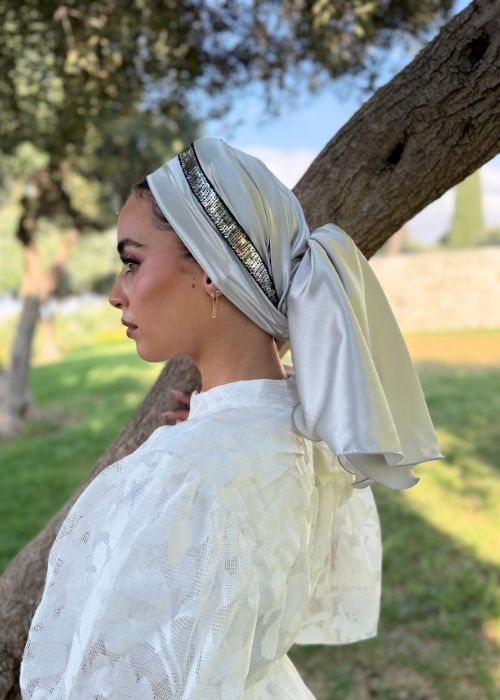 מטפחת כתר סאטן אפור עם פס פאייטים אפור כהה