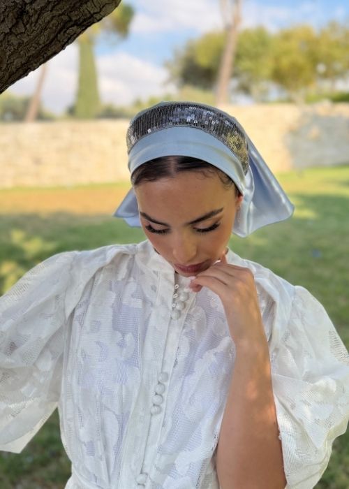 מטפחת כתר סאטן כחולה עם פס פאייטים אפור כהה – תמונה 5