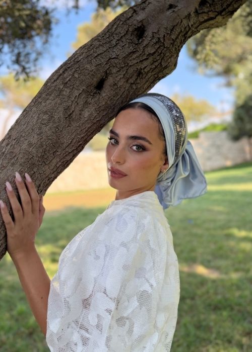 מטפחת כתר סאטן כחולה עם פס פאייטים אפור כהה – תמונה 7