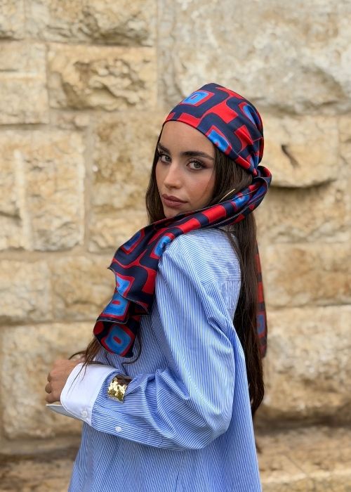 מטפחת מודפסת ריבועים אדום וכחול – תמונה 4